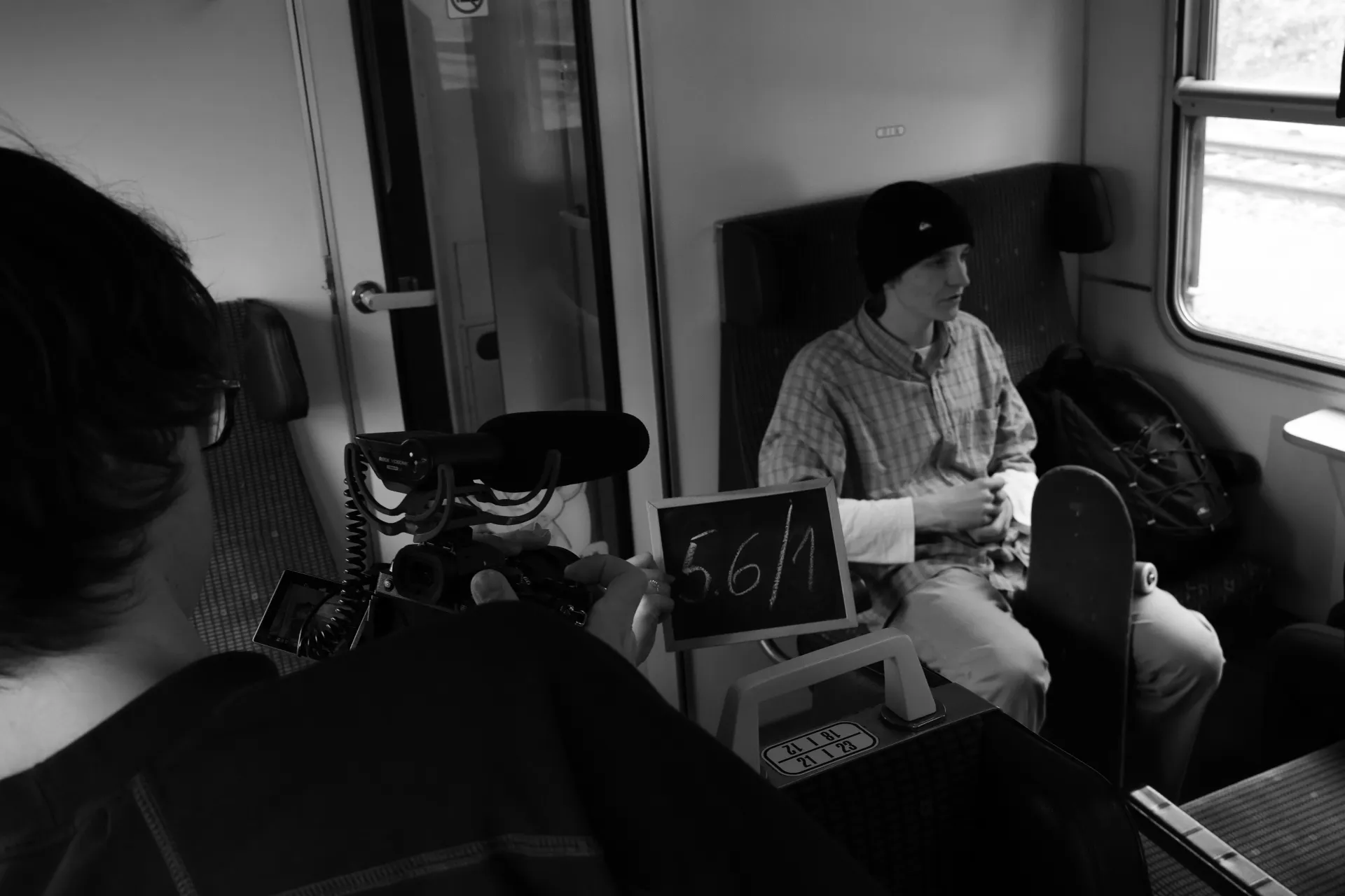 Oční kontakt na 2 vteřiny — záběr 4