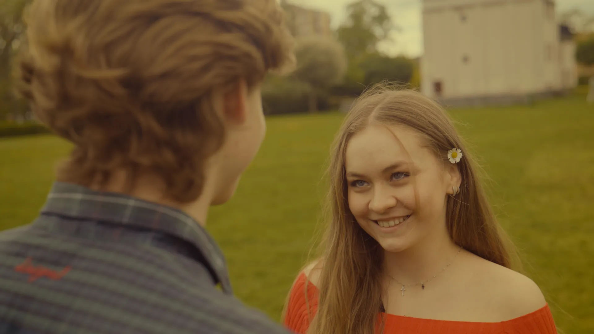 Oční kontakt na 2 vteřiny — záběr 1